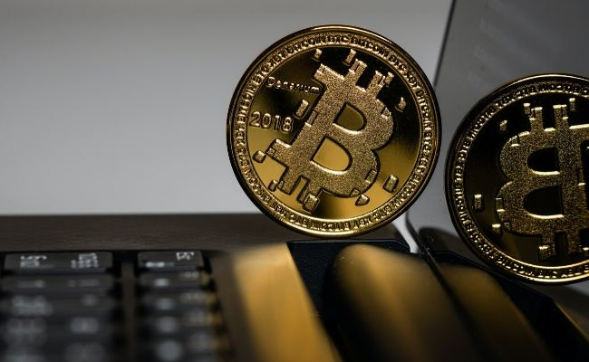 Bitcoin surpasses $50,000 for the first time in four weeks